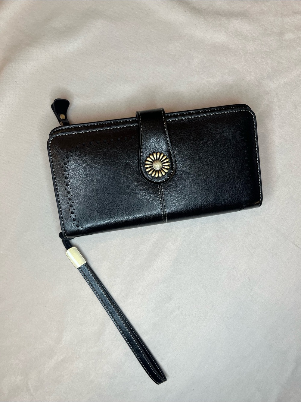 Sendefn Black Leather RFID Blocking wristlet Wallet – Like New